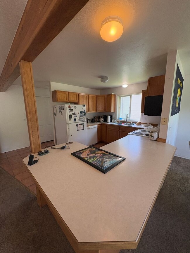 Building Photo - Classic 3 Bedroom 2 Bath Home with Attache...