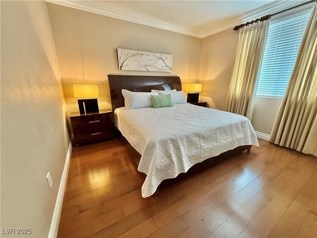 Building Photo - 210 E Flamingo Rd