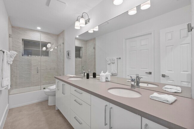 Building Photo - 3721 N 55th Ave