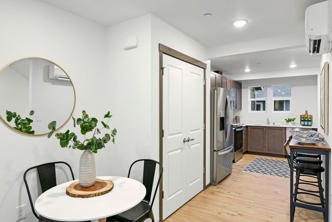 Building Photo - Wintersweet Townhome on Bainbridge Island