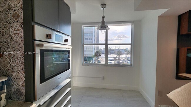 Building Photo - 1501 S Ocean Dr