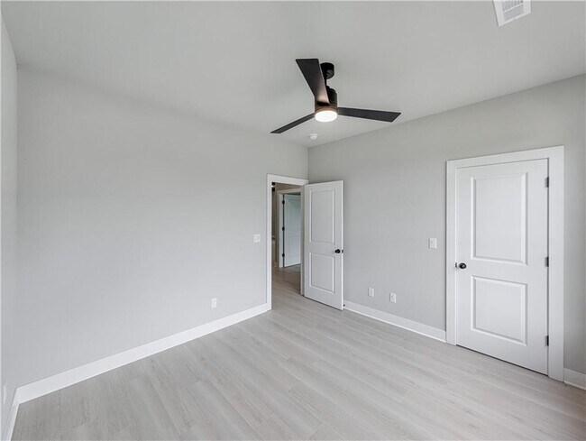 Building Photo - 10 Olmsted Cir