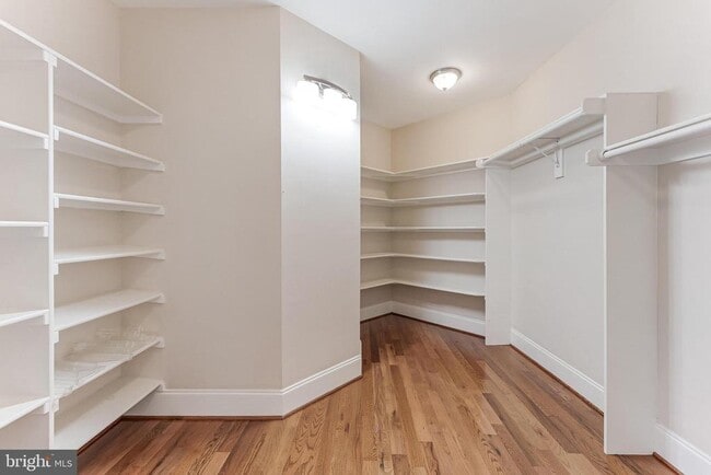 Building Photo - 829 Golden Arrow St