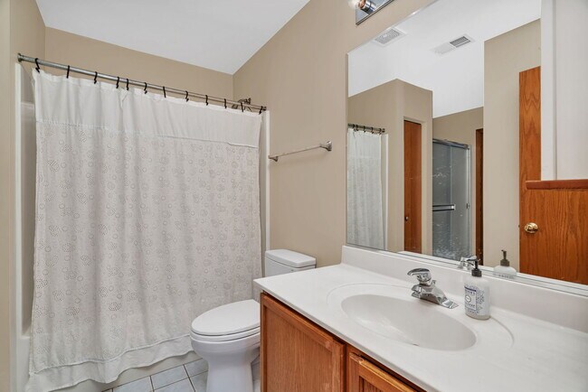 Building Photo - 18568 W Point Dr