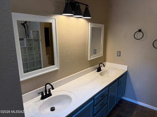 Building Photo - 3002 W Country Ranch Dr