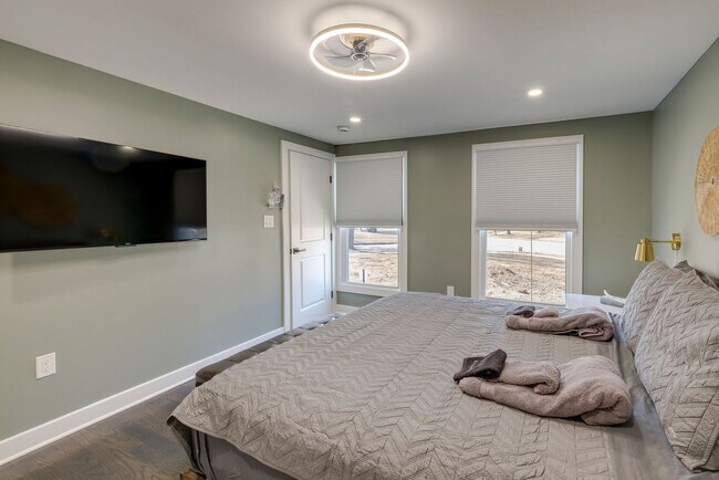 Building Photo - 500 Shelfar Pl