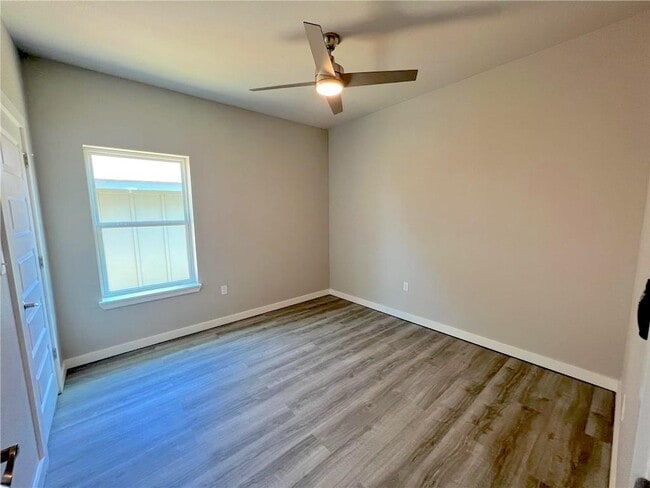 Building Photo - 600 Fir Ln