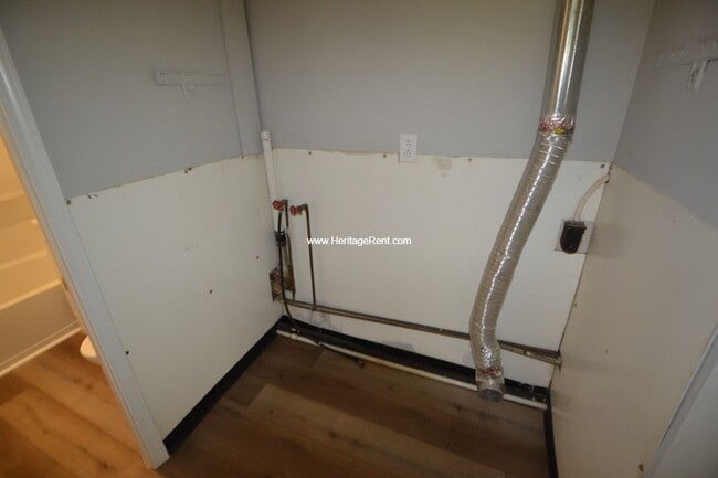 Building Photo - Completely refinished 3 bedroom house in C...