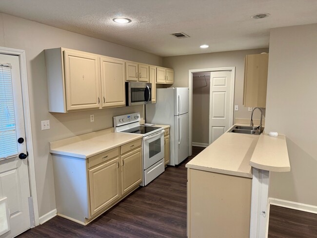 Building Photo - 108 Gardenview Dr