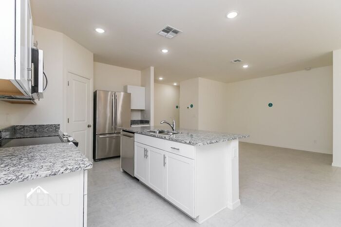 Building Photo - 35383 W San Capistrano Ave