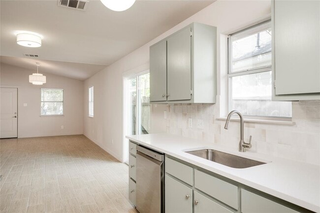 Building Photo - 8110 Willet Trail
