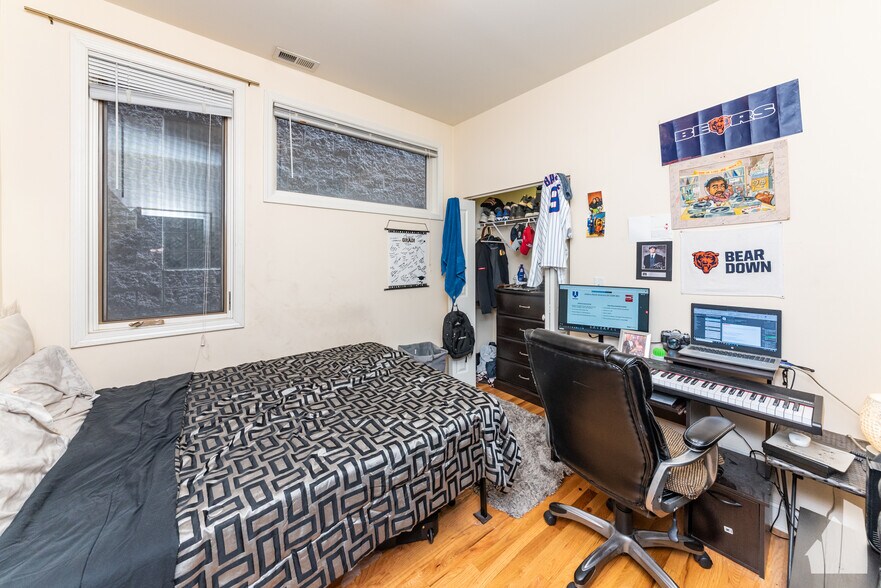 Building Photo - 1133 W Addison St