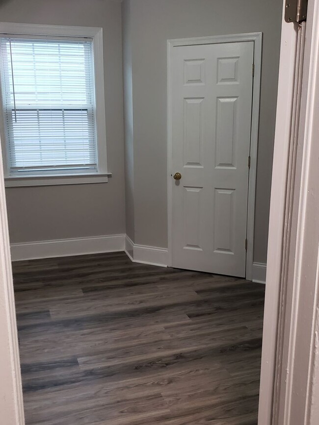 Building Photo - Available Now! | Charming 4-Bedroom Home |...