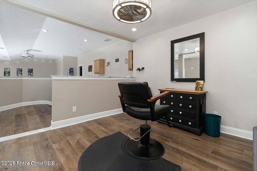 Building Photo - 1280 US-1