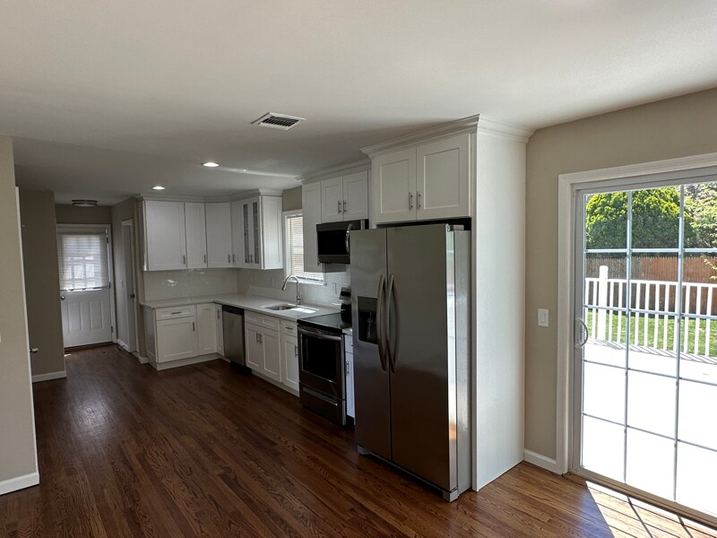 Building Photo - 536 Hampton Ave