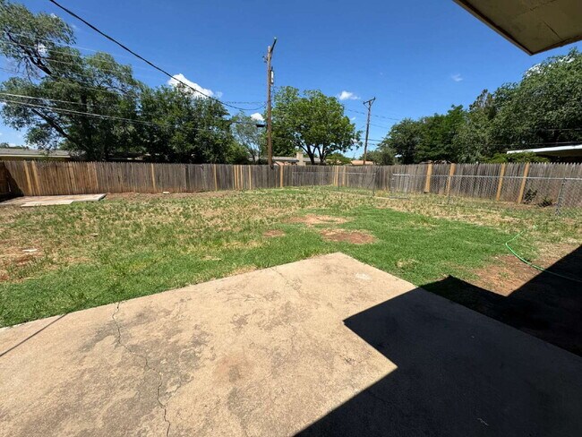 Building Photo - Cute, updated 3 bedroom!