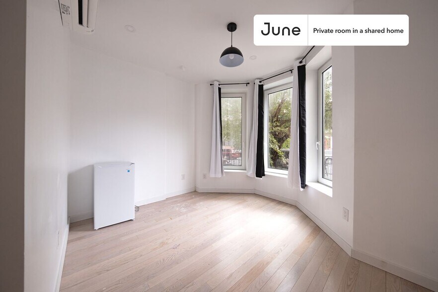 Building Photo - Room in Shared 4 bed/2 bath home in Ditmas Park