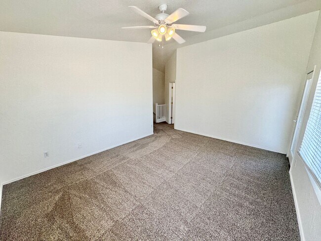 Building Photo - 4 Bedroom 3 Bathroom Home in Surprise! Has Loft & Additional Office/Den!