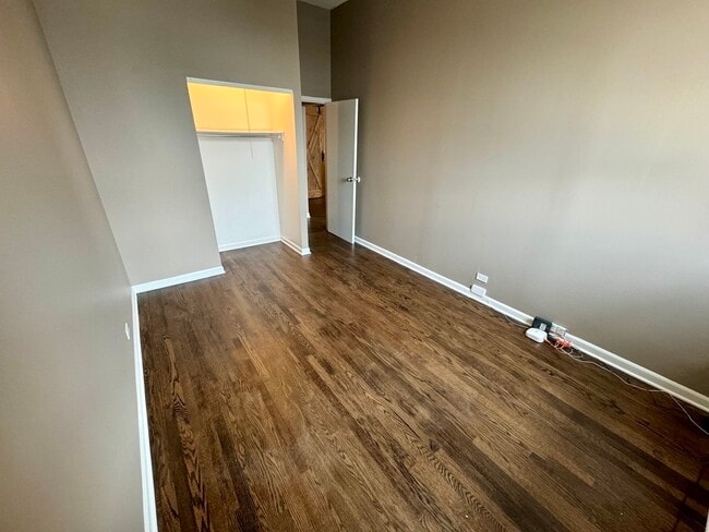 Building Photo - 600 S Dearborn St