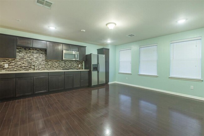 Building Photo - 4202 Fairmeadow Dr