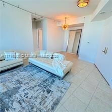 Building Photo - 300 S Pointe Dr