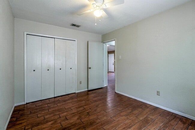Building Photo - 3510 Oak Creek Dr