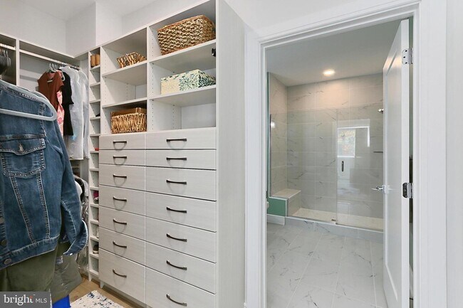 Building Photo - 635 Slaters Ln