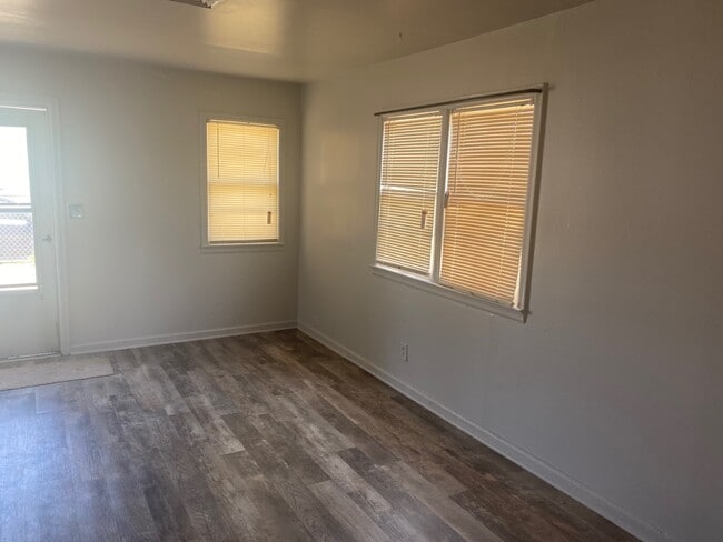 Building Photo - 607 Morgan Ave