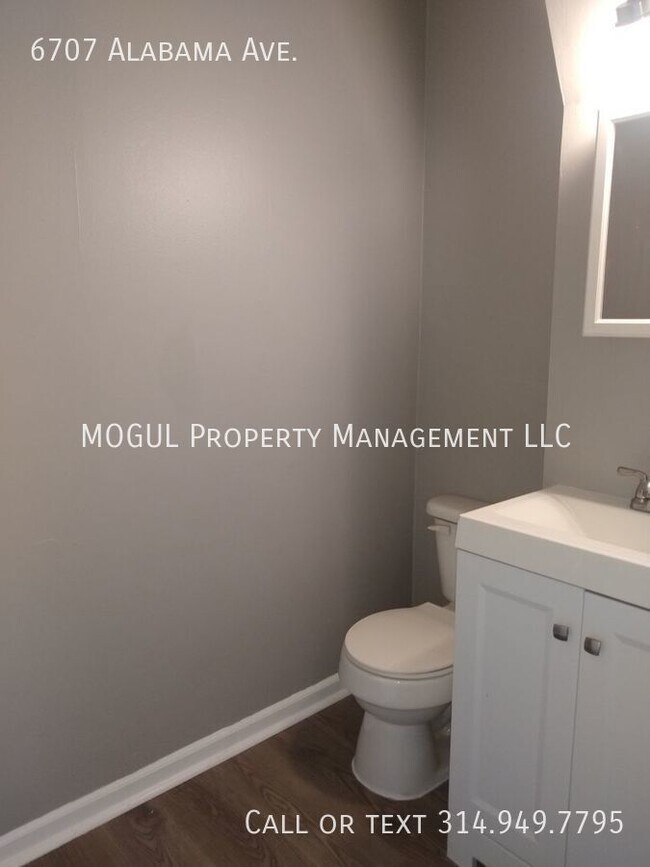 Building Photo - 3 Bed 1.5 Bath HOUSE!!! Huge fenced backya...