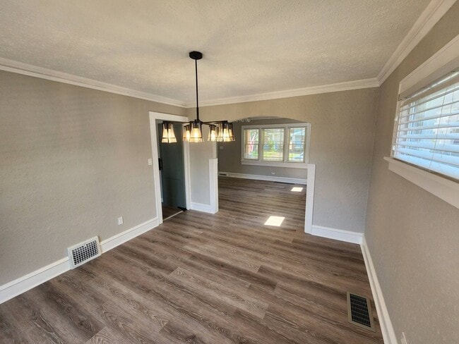 Building Photo - Newly Renovated 3-Bedroom Property in Prim...