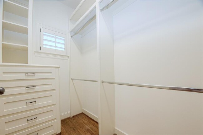 Building Photo - 232 Detering St