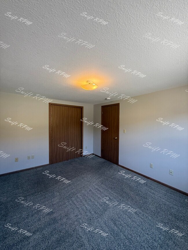 Building Photo - 718 W 25th St