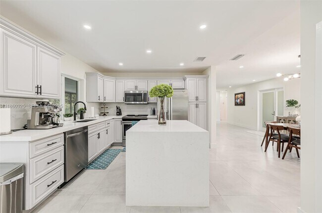 Building Photo - 17460 SW 85th Ave