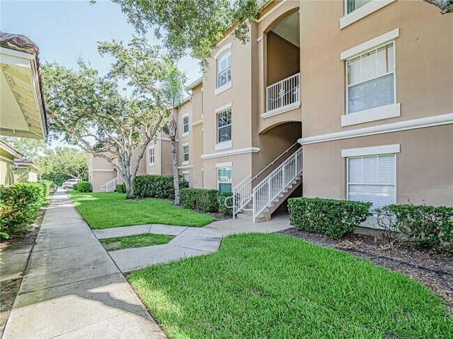 Building Photo - 5095 Fairways Cir