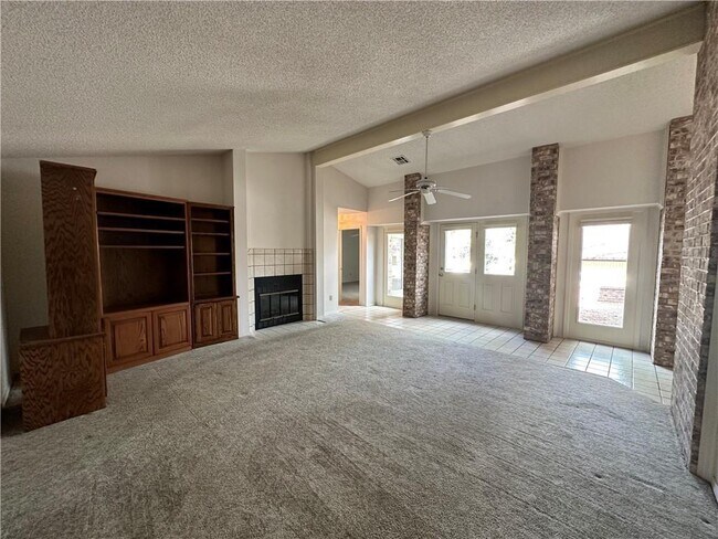 Building Photo - 8 Teresa Dr