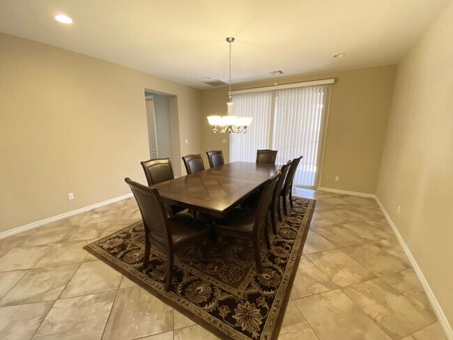 Building Photo - 4/BD 3.5/BA Spacious Home in Gated Communi...