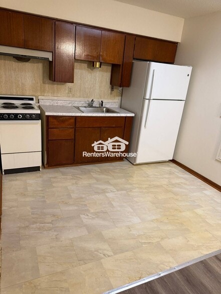 Building Photo - 208 N 11th St