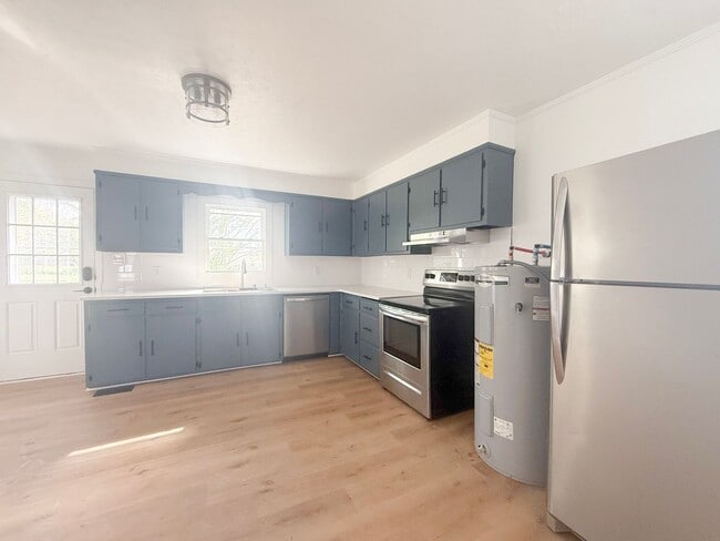 Building Photo - Pet-Friendly 3-Bedroom Home with Fenced Yard & Large Deck Near Downtown Livingston