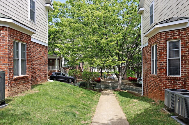 Building Photo - End-Unit Willoughby Townes Rental Close To...