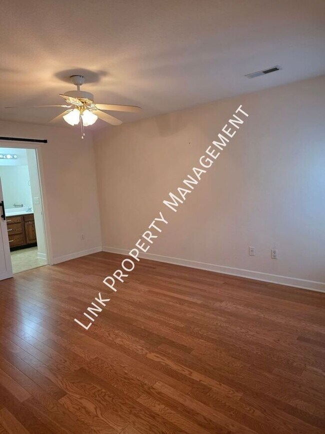 Building Photo - Beautiful 2 bedroom 2 full bath Condo near Missionary Ridge with garage, washer and dryer and gas...
