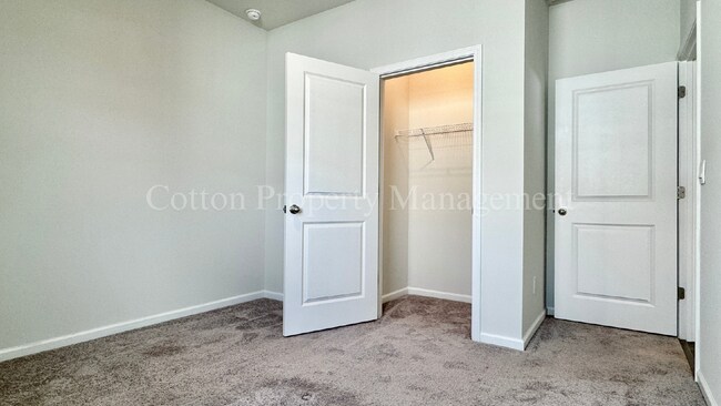 Building Photo - 2516 Centerway Ln