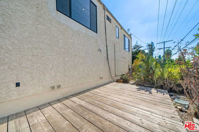 Building Photo - 1225 S Longwood Ave