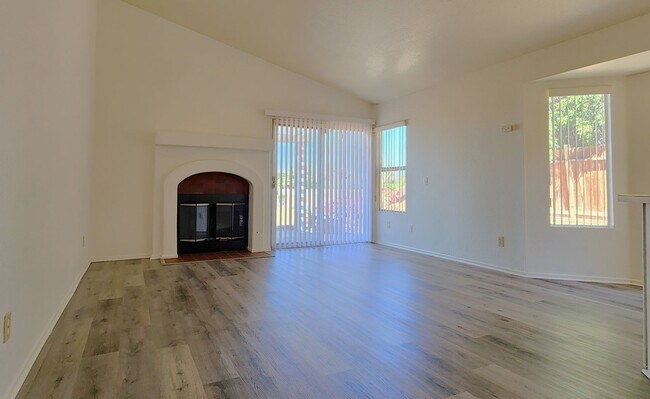 Building Photo - Spacious 4 Bedroom, 2 Bath, Single-Story H...