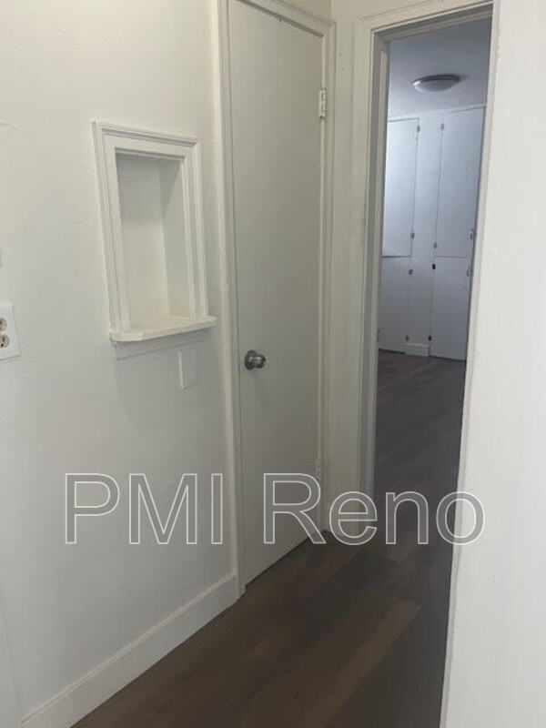 Building Photo - 614 Kuenzli St