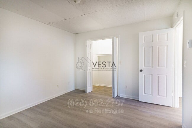 Building Photo - 130 Reems Creek Rd
