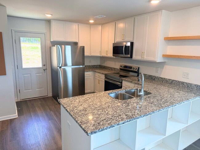 Building Photo - 106 White Rapids Way