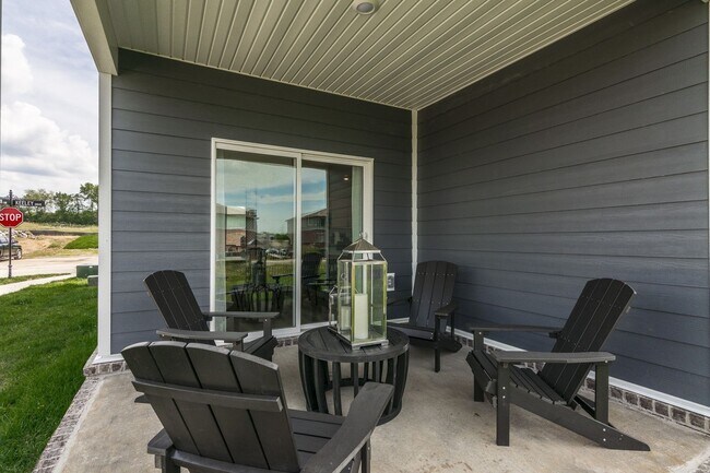 Building Photo - Modern Townhome