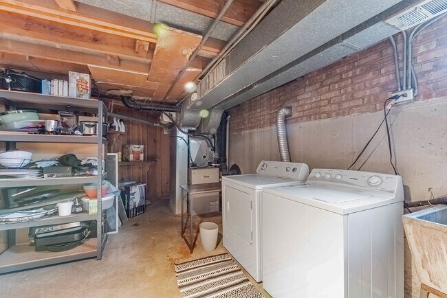 Building Photo - 5936 W 97th St
