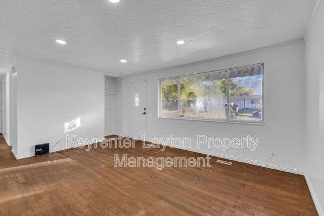 Building Photo - 775 N Diamond St