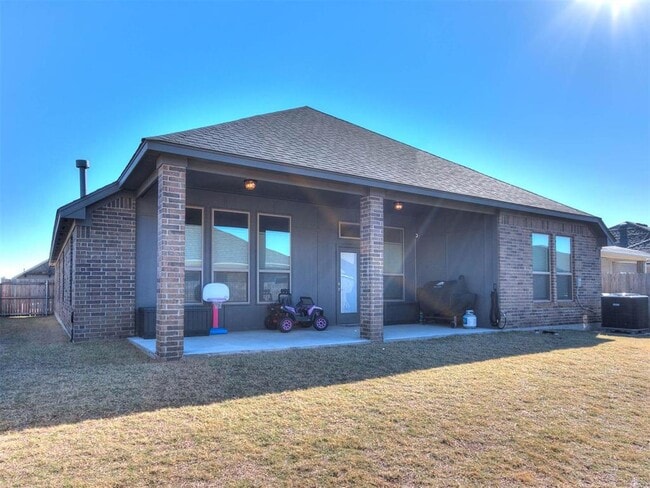 Building Photo - 16125 Buffalo Dr